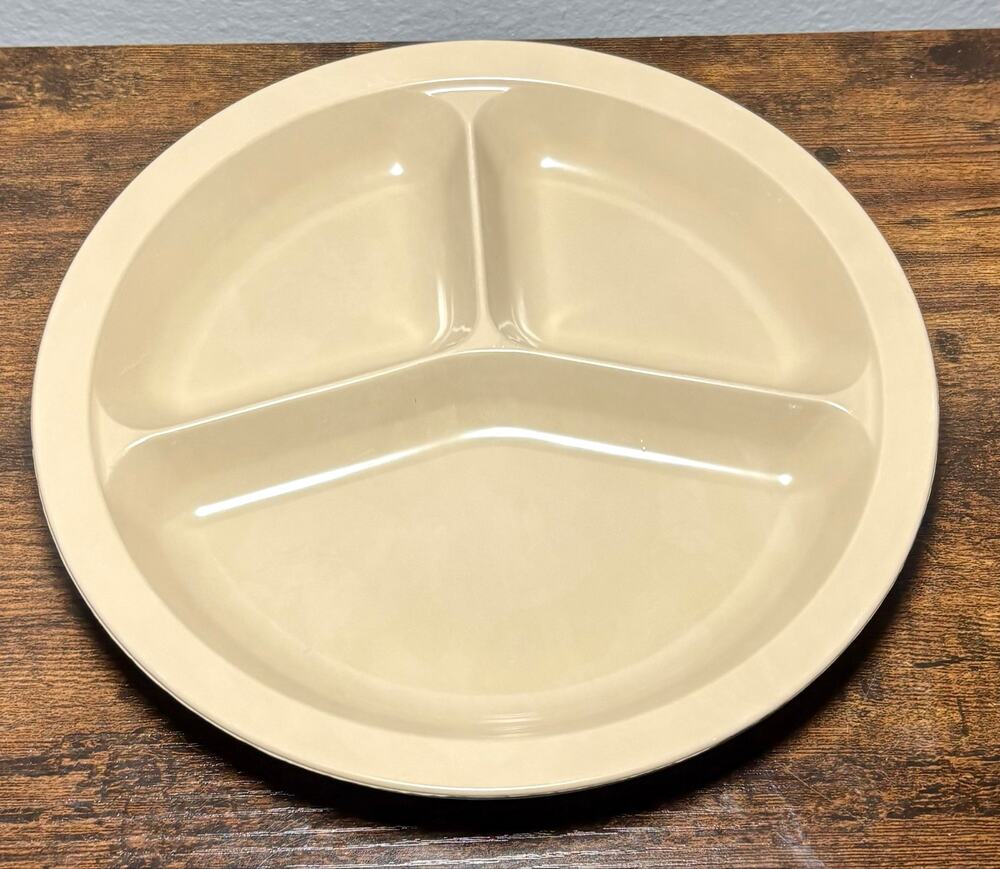 Vintage  Anchor Hocking 9.25" Divided MicroWare Plates PM 486 TI